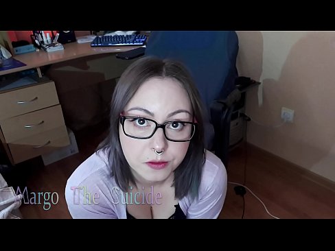 ❤️ Fata sexy cu ochelari suge adânc Dildo în fața camerei de filmat ️❌  at us ro.ttsex.ru ❤