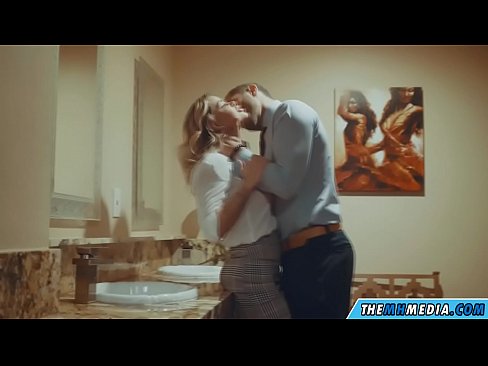 ❤️ Când o blondă cu sânii mari te seduce într-o toaletă publică ️❌  at us ro.ttsex.ru ❤